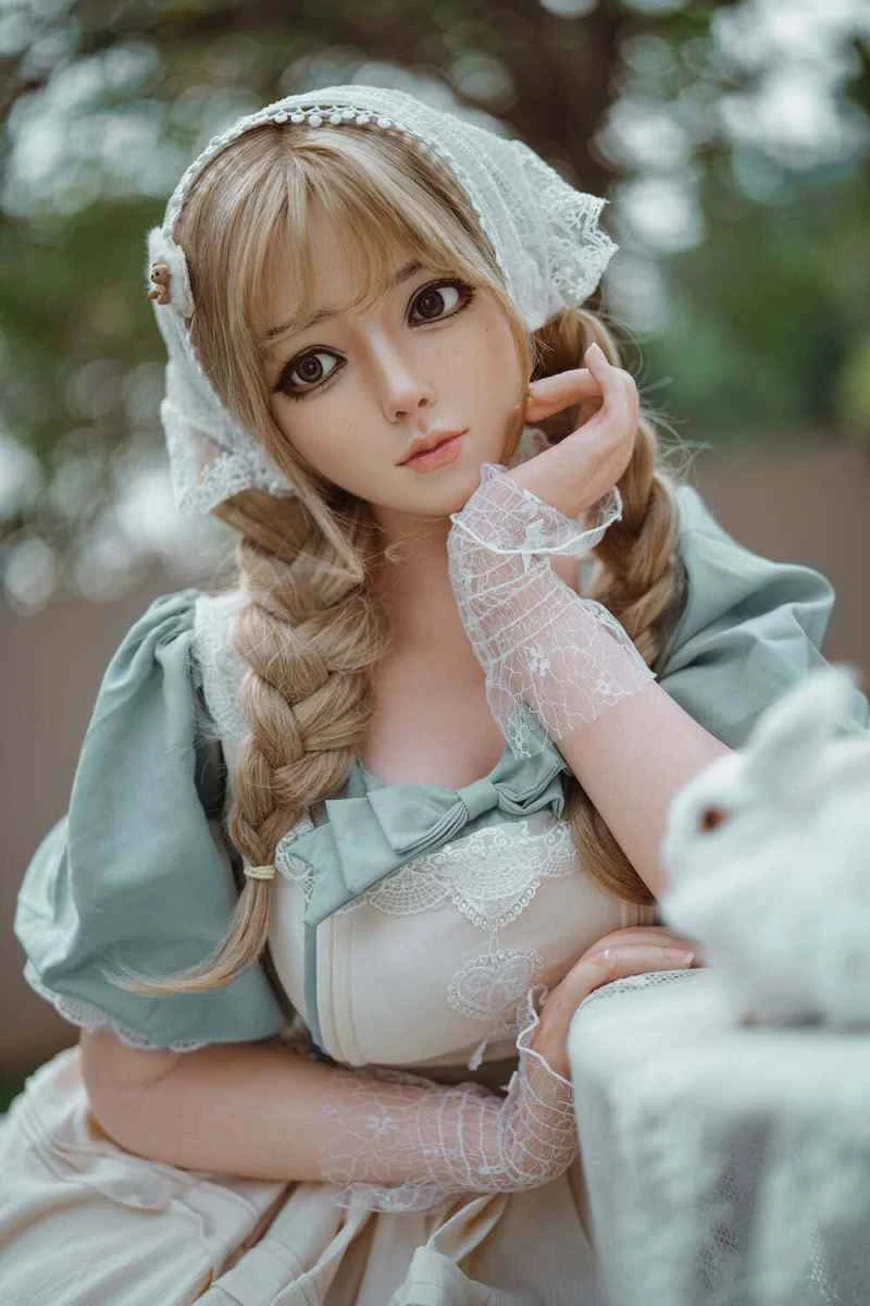 Review: 164cm/5ft5 D-cup Silicone Sex Doll - Linla by SY Doll