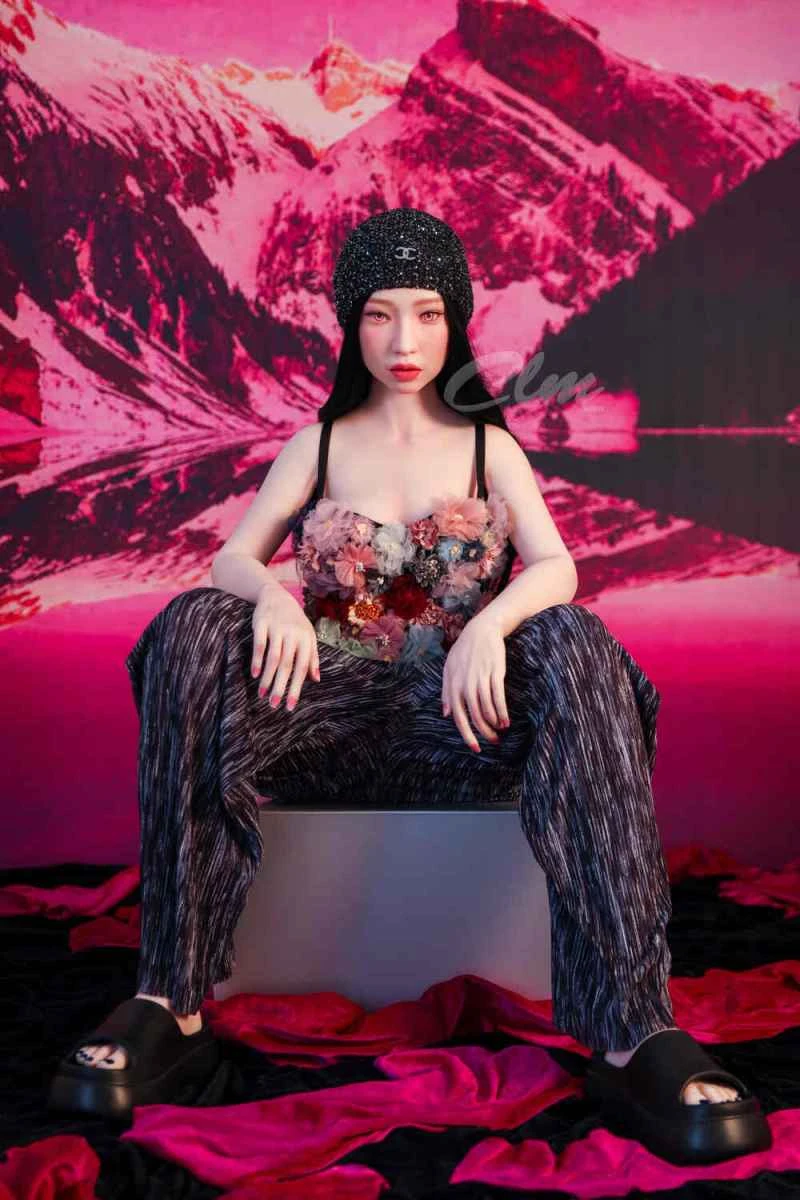 160cm/5ft3 B-cup Silicone Sex Doll Review - Janice by Climax Doll