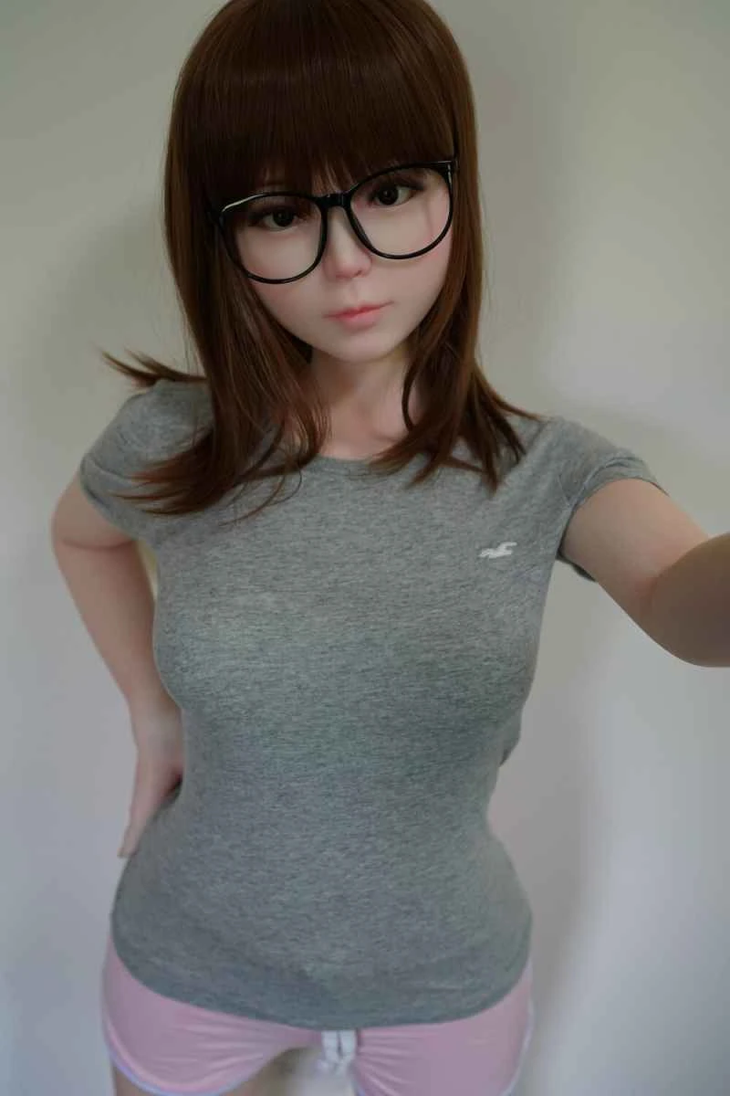 150cm/4ft11 C-cup Silicone Sex Doll Review - Akira by Piper Doll