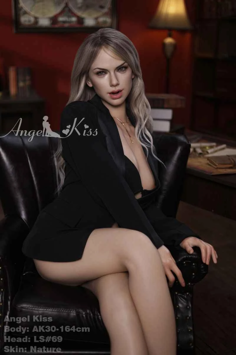 Lussia: A Comprehensive Review of the 164cm/5ft5 H-cup Silicone Sex Doll by Angelkiss Doll