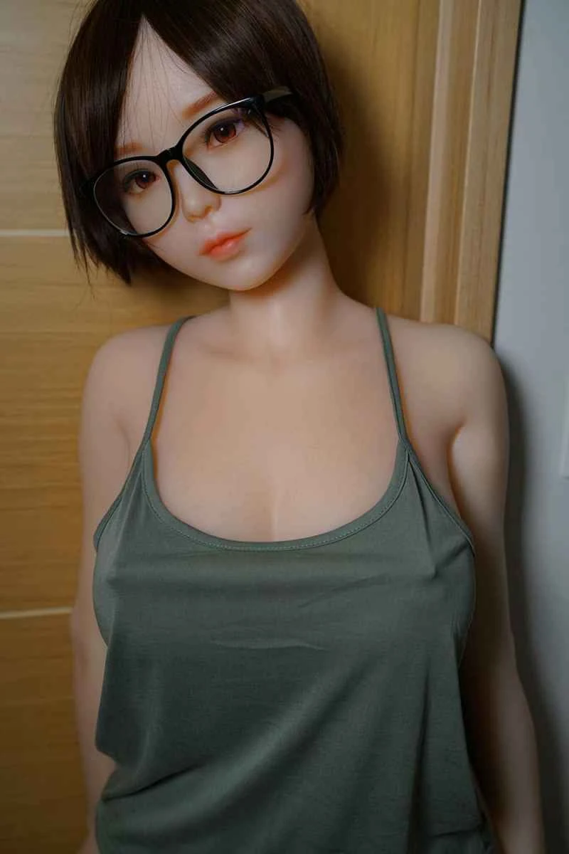 Review of the 160cm/5ft3 G-cup Silicone Sex Doll Akira by Piper Doll