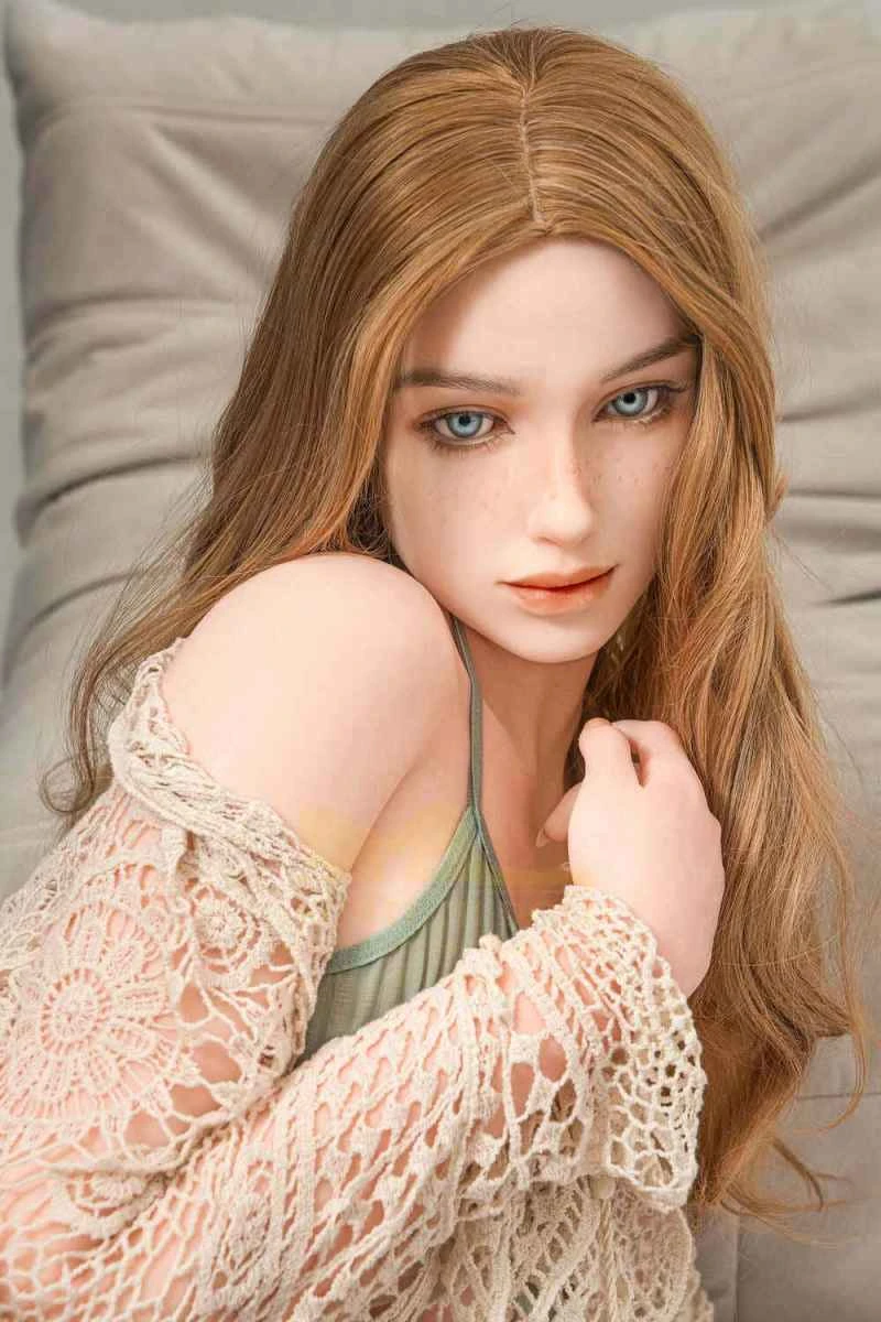 162cm/5ft4 Minus A-cup Silicone Sex Doll Luna Review - Irontech Doll