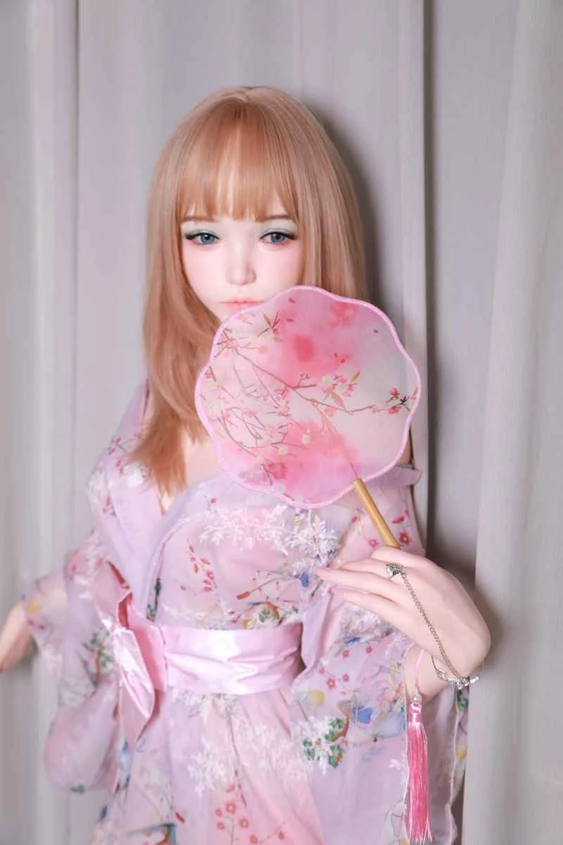Review: Zuoyi 162cm/5ft4 C-cup Silicone Sex Doll by BQ Doll